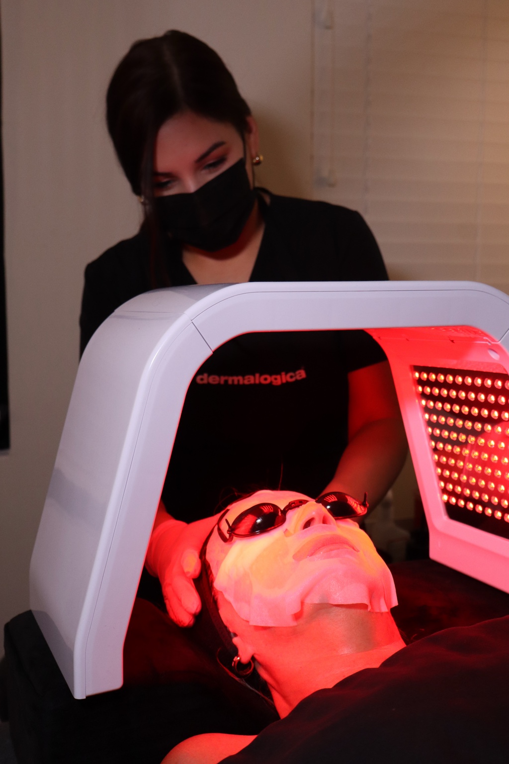 Yoselin attending a session with LED light